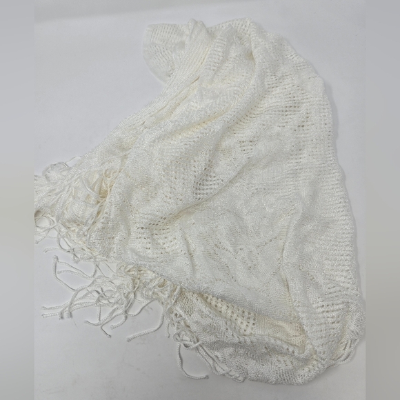 BOHO WHITE CROCHET STYLE TRIANGLE SHAWL WRAP FLORAL FLOWERS FRINGE EDGE WOMEN OS - Picture 11 of 11